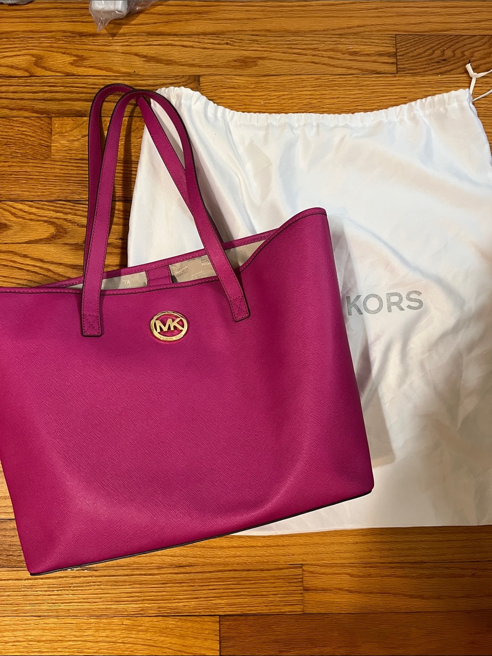 Michael Kors 💯 authentic!